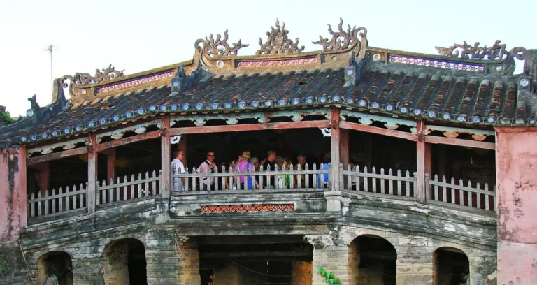 Chùa Cầu – Pont-pagode japonais